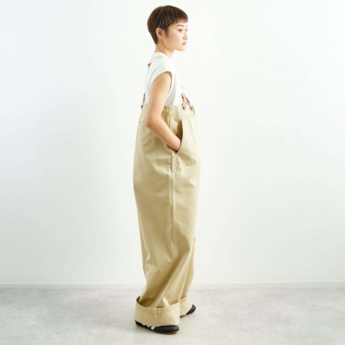 RhodolirioN [ロドリリオン] チノクロス サスペンダーパンツ [QT1014] A KHAKI &&モデル身長：160cm 着用サイズ：ONE SIZE&&