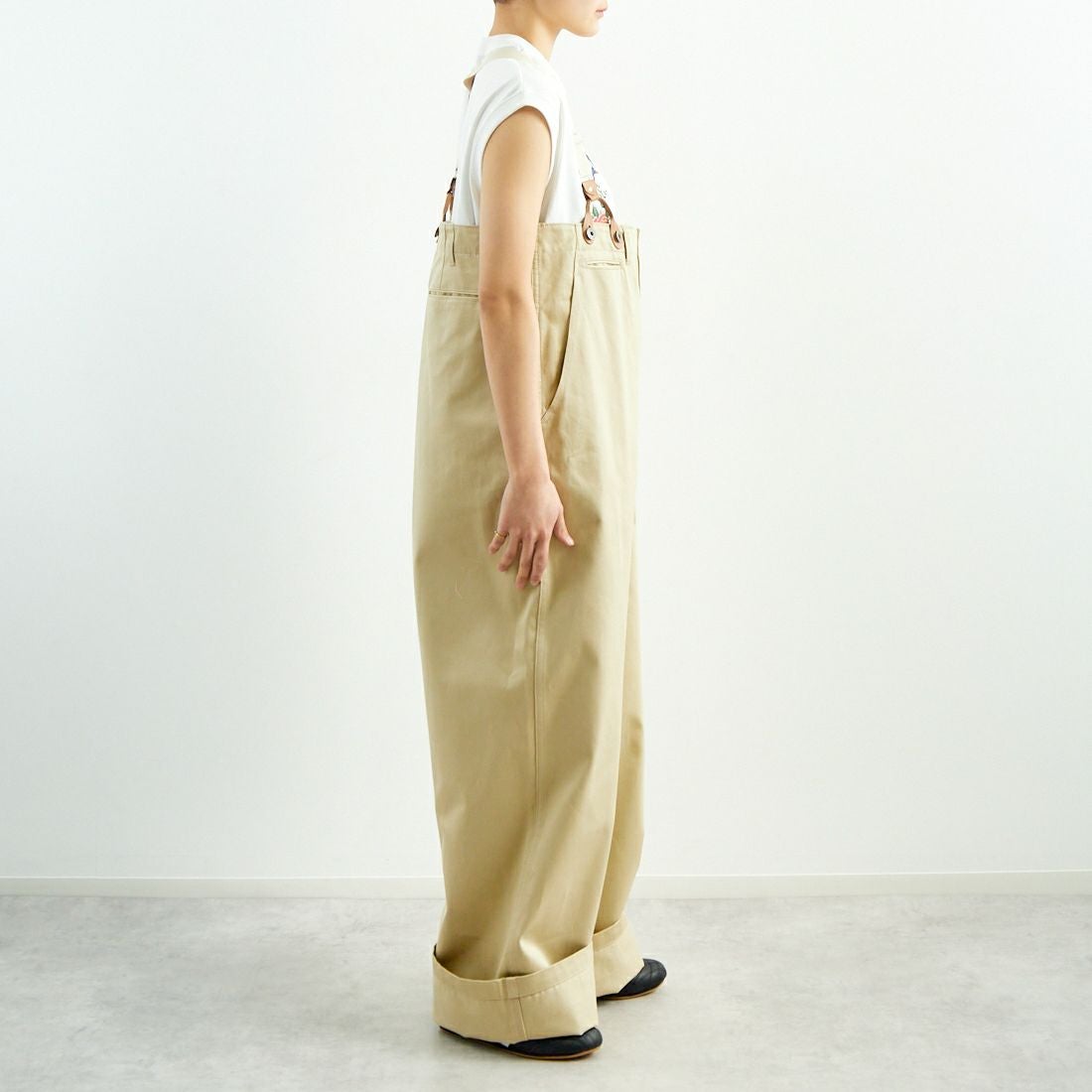 RhodolirioN [ロドリリオン] チノクロス サスペンダーパンツ [QT1014] A KHAKI &&モデル身長：160cm 着用サイズ：ONE SIZE&&