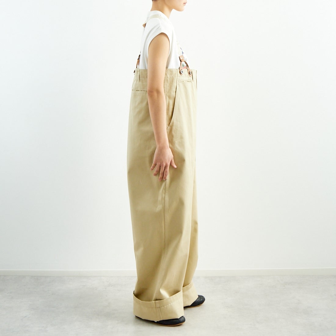 RhodolirioN [ロドリリオン] チノクロス サスペンダーパンツ [QT1014] A KHAKI &&モデル身長：160cm 着用サイズ：ONE SIZE&&