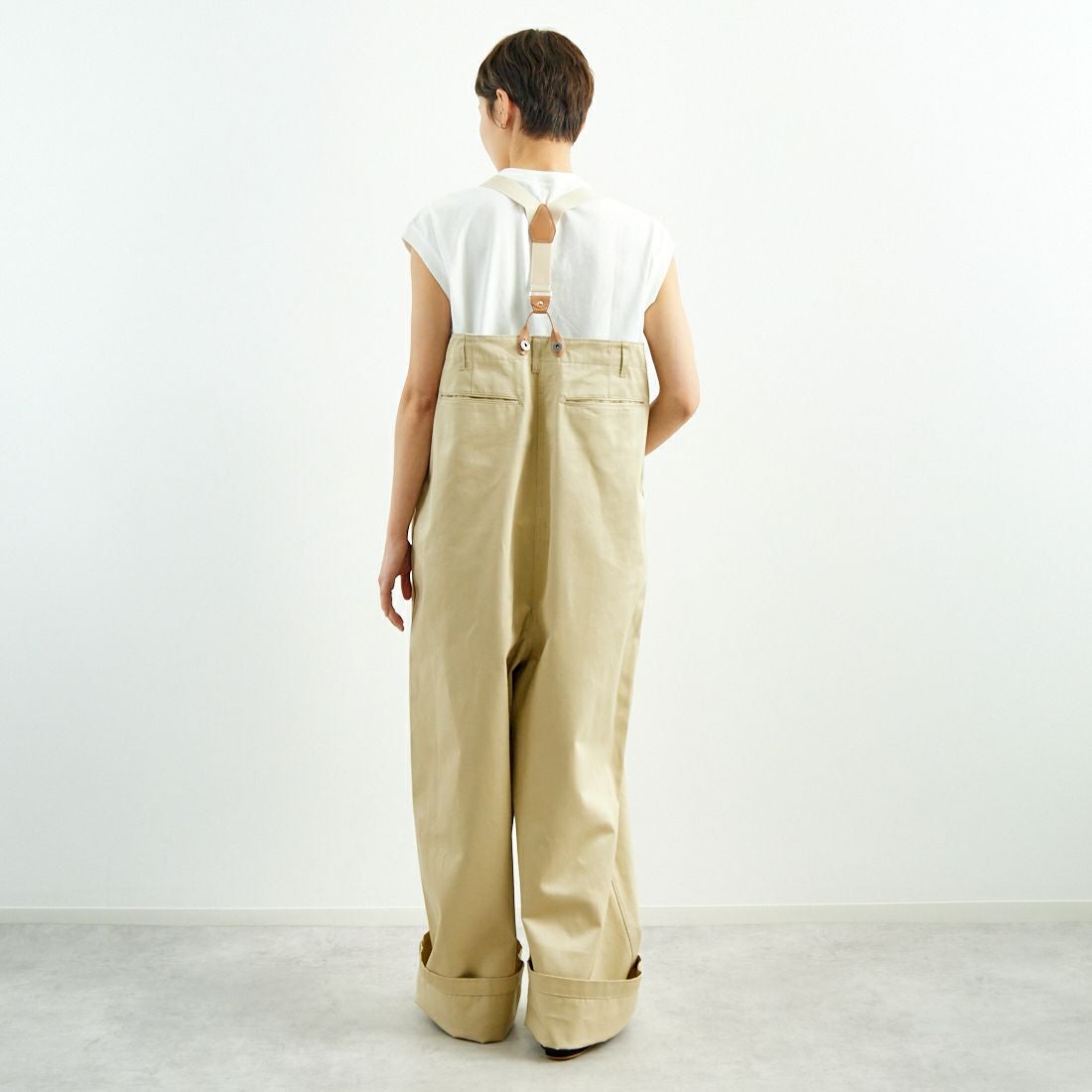 RhodolirioN [ロドリリオン] チノクロス サスペンダーパンツ [QT1014] A KHAKI &&モデル身長：160cm 着用サイズ：ONE SIZE&&