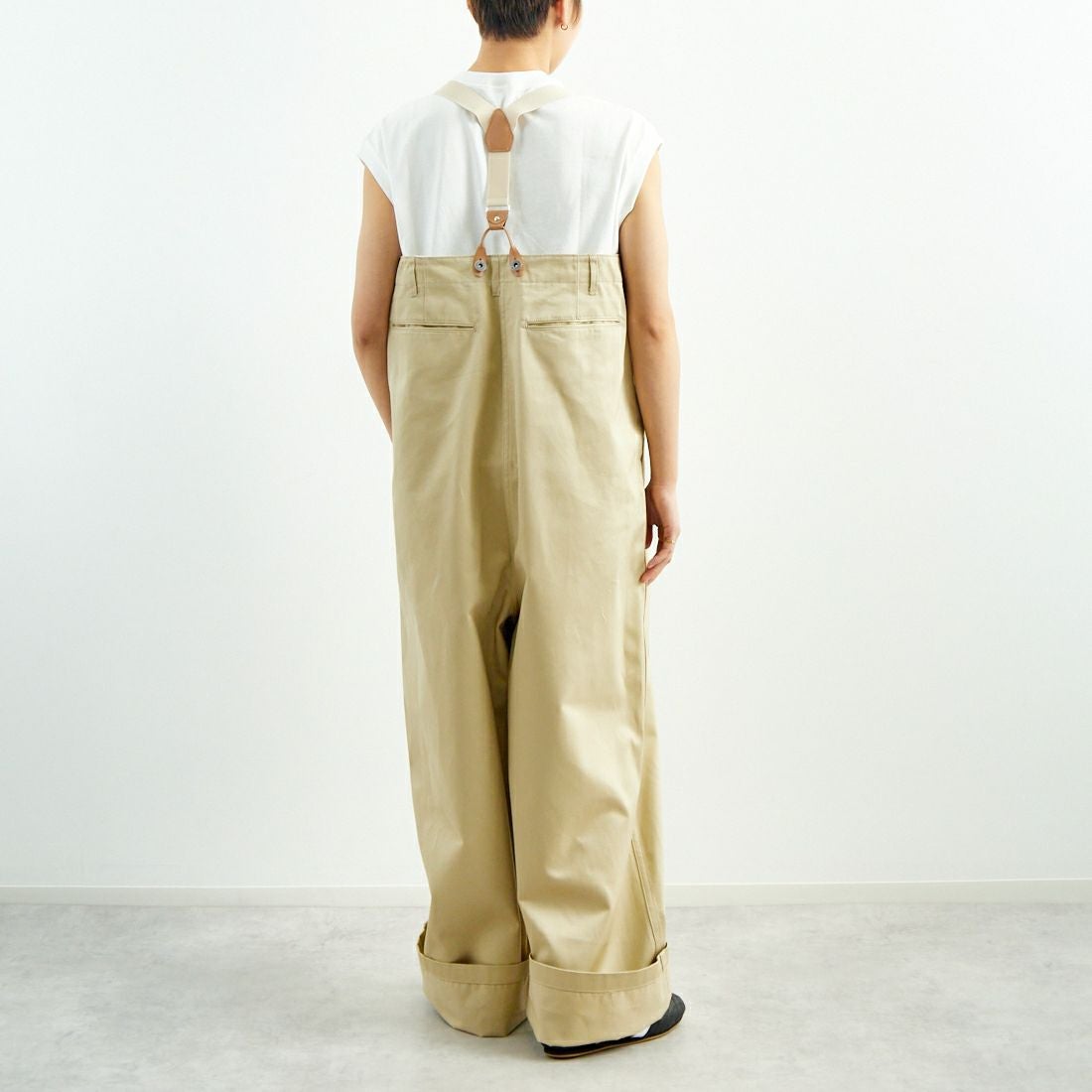 RhodolirioN [ロドリリオン] チノクロス サスペンダーパンツ [QT1014] A KHAKI &&モデル身長：160cm 着用サイズ：ONE SIZE&&