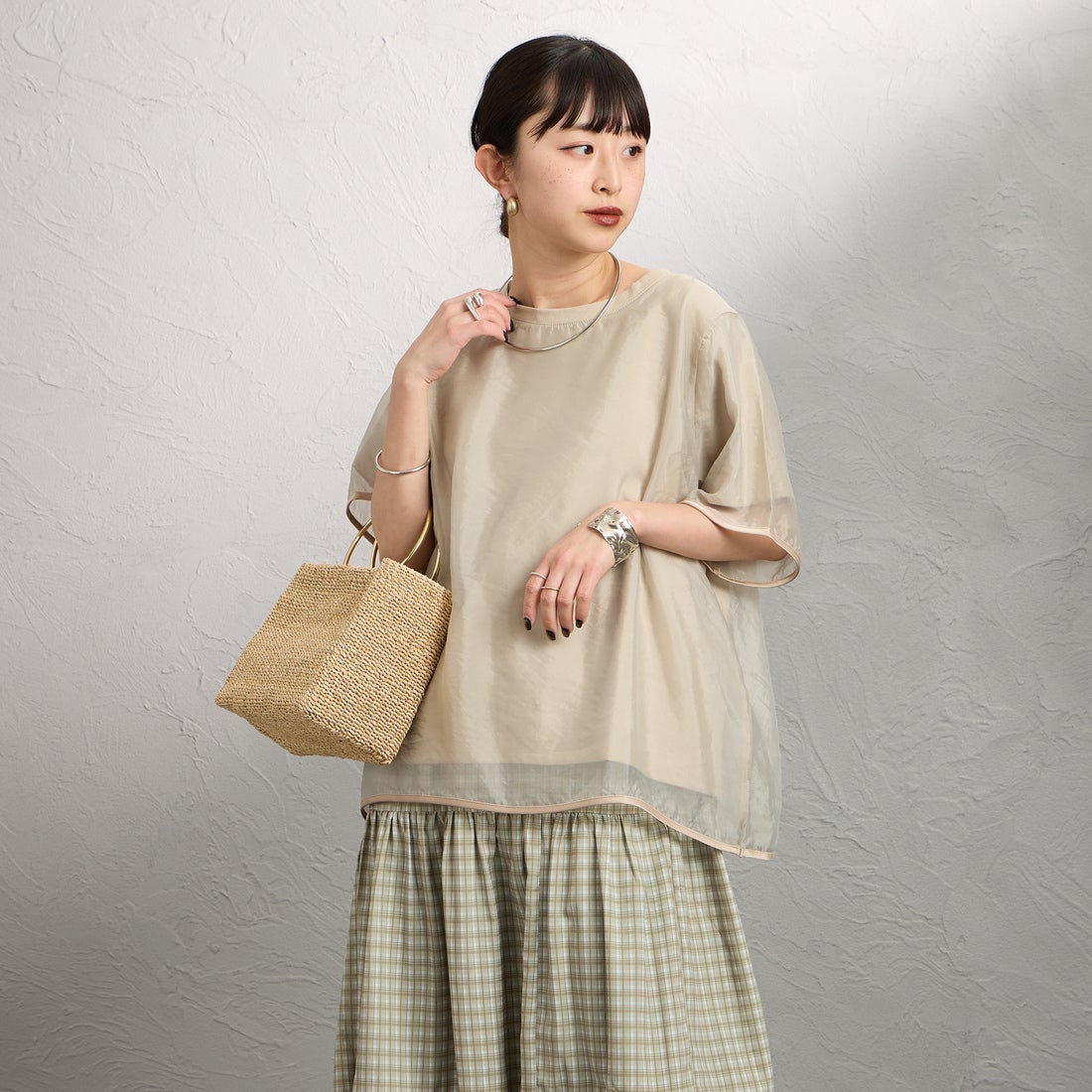 nenom [ネノム] 重ね着風 オーガンジーレイヤードシアーTシャツ [NE25112016] 22 BEIGE &&モデル身長：150cm 着用サイズ：F&&
