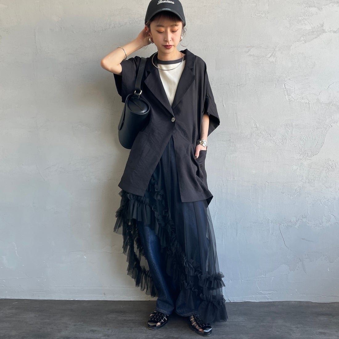 nenom [ネノム] ハーフスリーブ シアーシャツジャケット [NE25112017] 09 BLACK &&モデル身長：150cm 着用サイズ：F&&