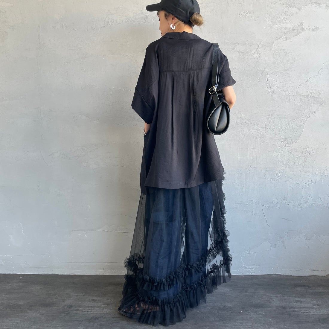 nenom [ネノム] ハーフスリーブ シアーシャツジャケット [NE25112017] 09 BLACK &&モデル身長：150cm 着用サイズ：F&&