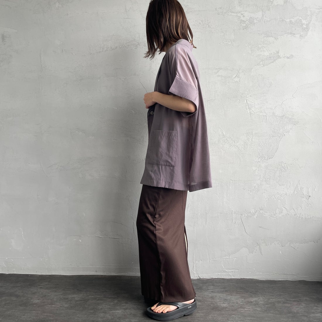 nenom [ネノム] ハーフスリーブ シアーシャツジャケット [NE25112017] 07 GRAY &&モデル身長：158cm 着用サイズ：F&&