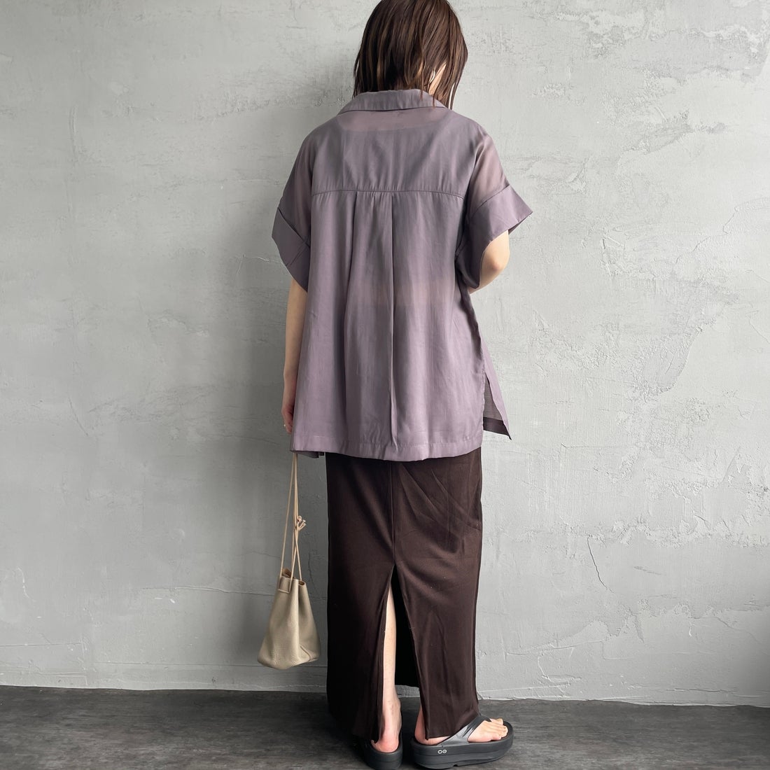 nenom [ネノム] ハーフスリーブ シアーシャツジャケット [NE25112017] 07 GRAY &&モデル身長：158cm 着用サイズ：F&&