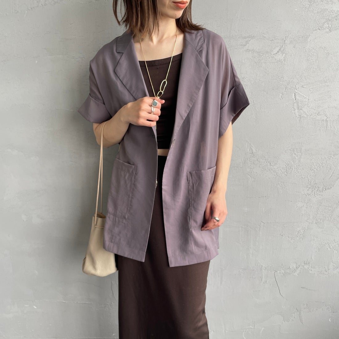 nenom [ネノム] ハーフスリーブ シアーシャツジャケット [NE25112017] 07 GRAY &&モデル身長：158cm 着用サイズ：F&&