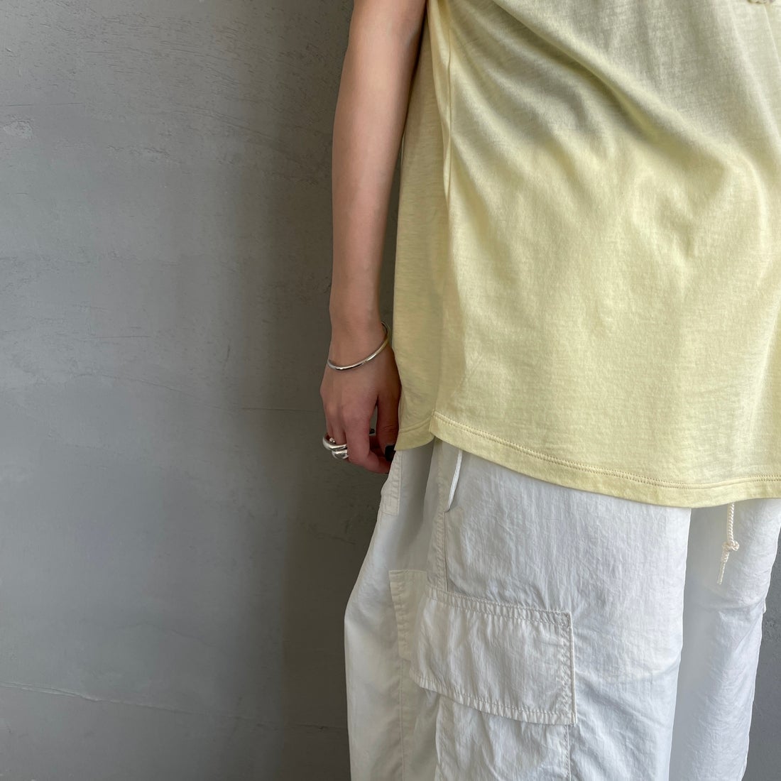 me. [ミードット] 別注 配色ステッチノースリーブカットソー [ME-25200-JF] CITRUS &&モデル身長：150cm 着用サイズ：F&&
