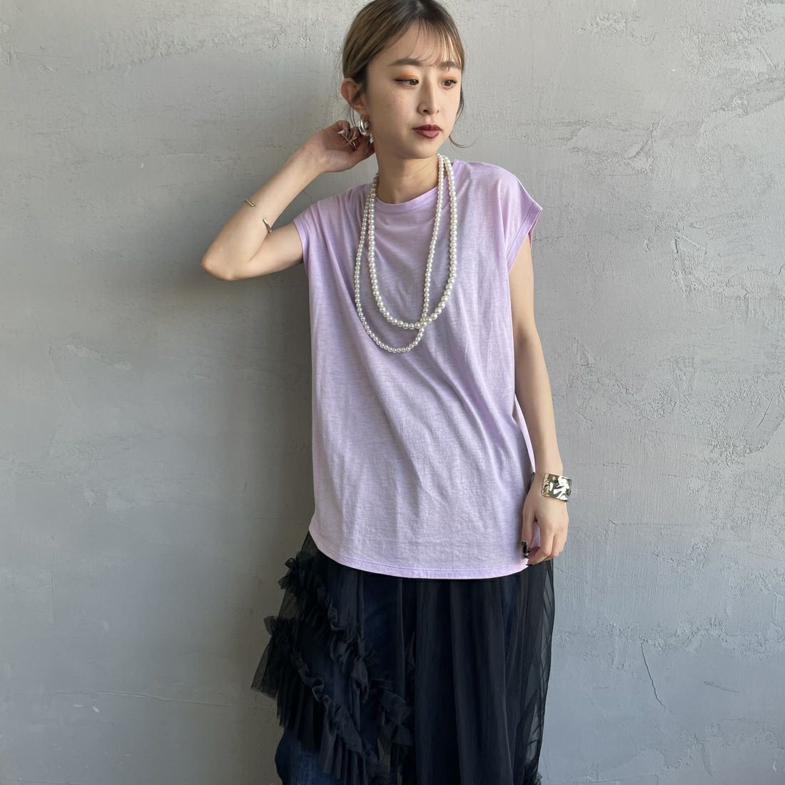 me. [ミードット] 別注 配色ステッチノースリーブカットソー [ME-25200-JF] LAVENDER &&モデル身長：150cm 着用サイズ：F&&