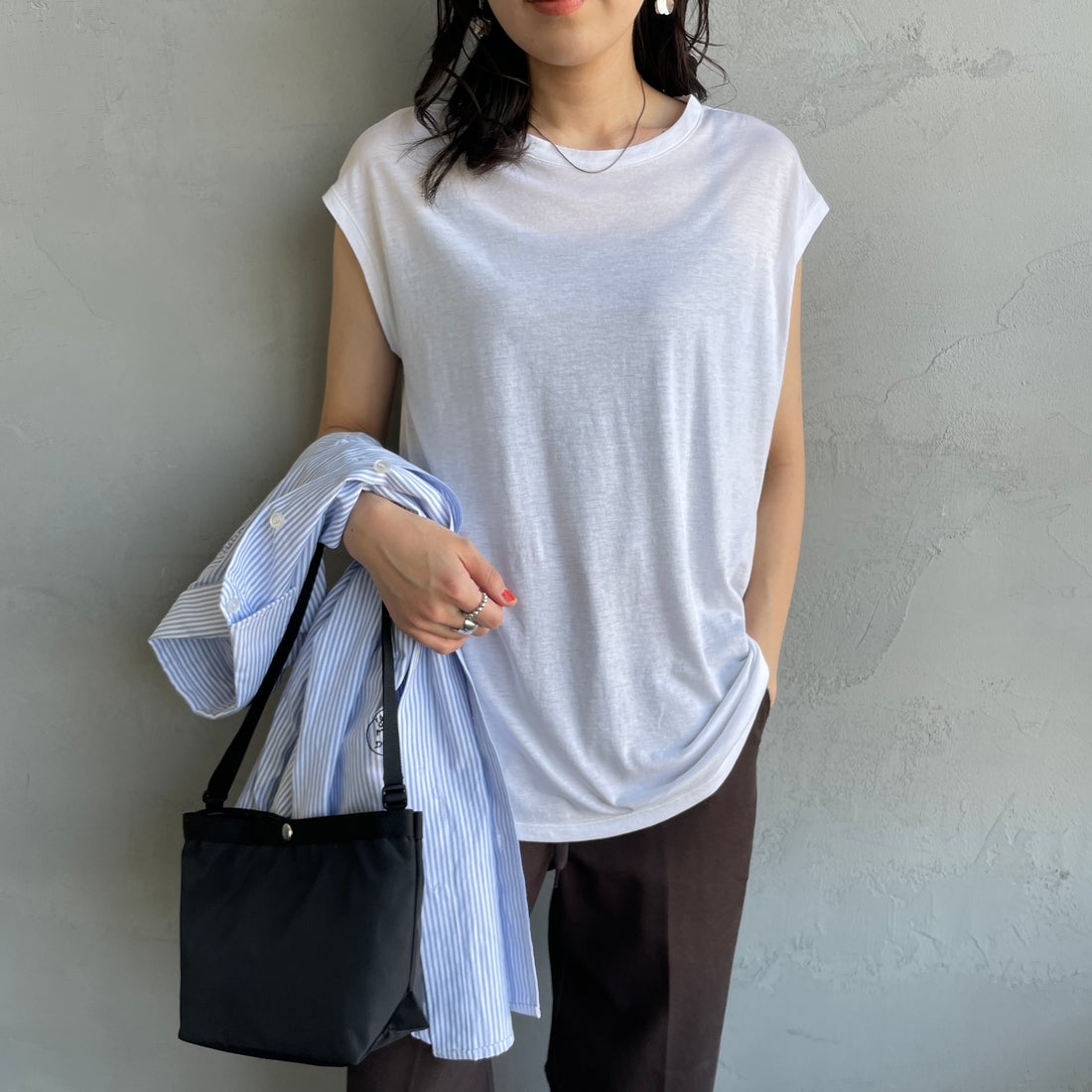 me. [ミードット] 別注 配色ステッチノースリーブカットソー [ME-25200-JF] WHITE &&モデル身長：160cm 着用サイズ：F&&