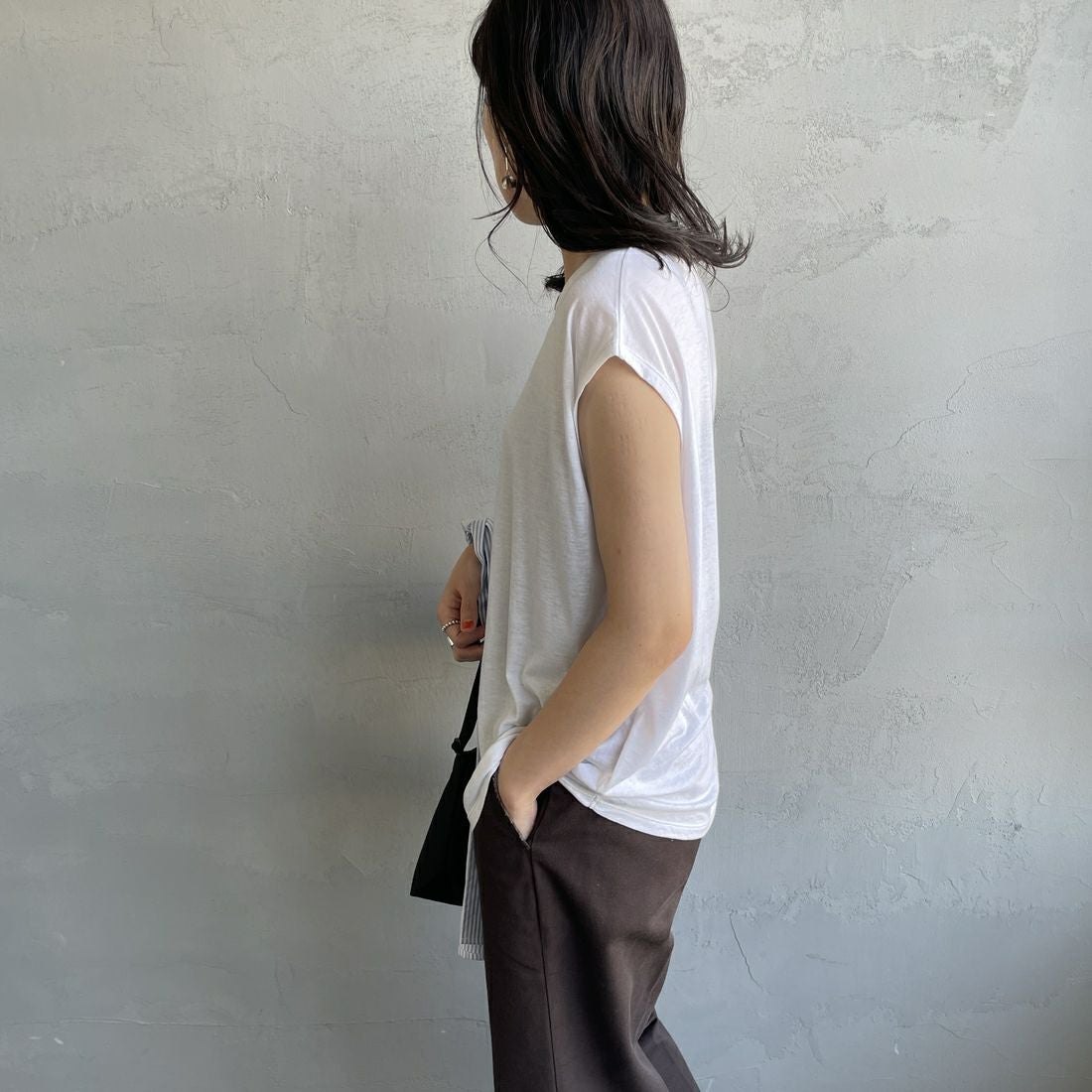 me. [ミードット] 別注 配色ステッチノースリーブカットソー [ME-25200-JF] WHITE &&モデル身長：160cm 着用サイズ：F&&