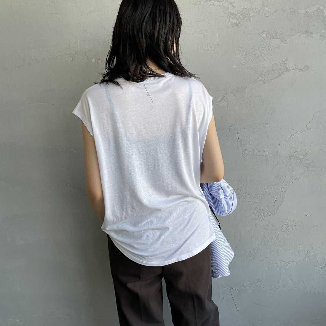 me. [ミードット] 別注 配色ステッチノースリーブカットソー [ME-25200-JF] WHITE &&モデル身長：160cm 着用サイズ：F&&