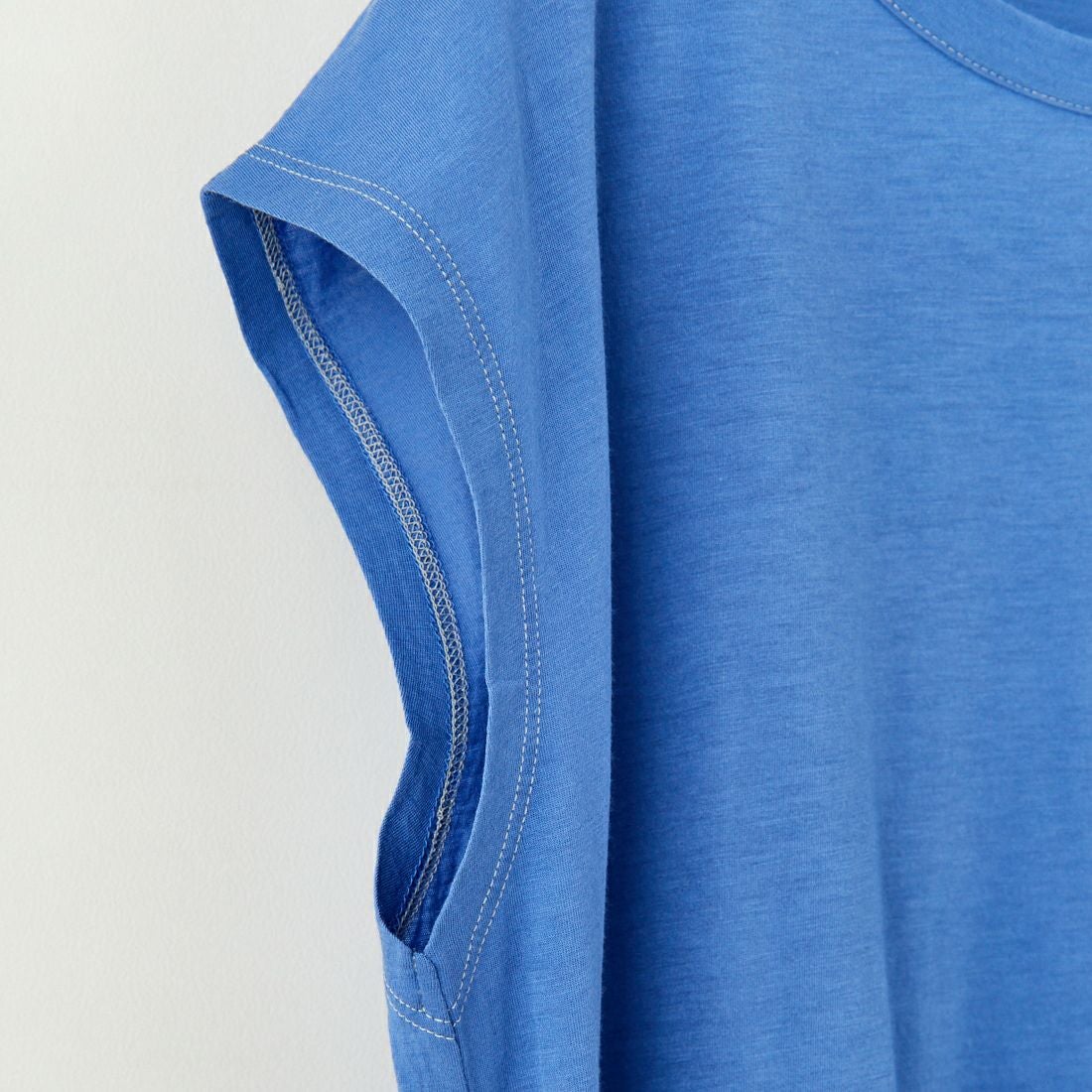 me. [ミードット] 別注 配色ステッチノースリーブカットソー [ME-25200-JF] BLUE