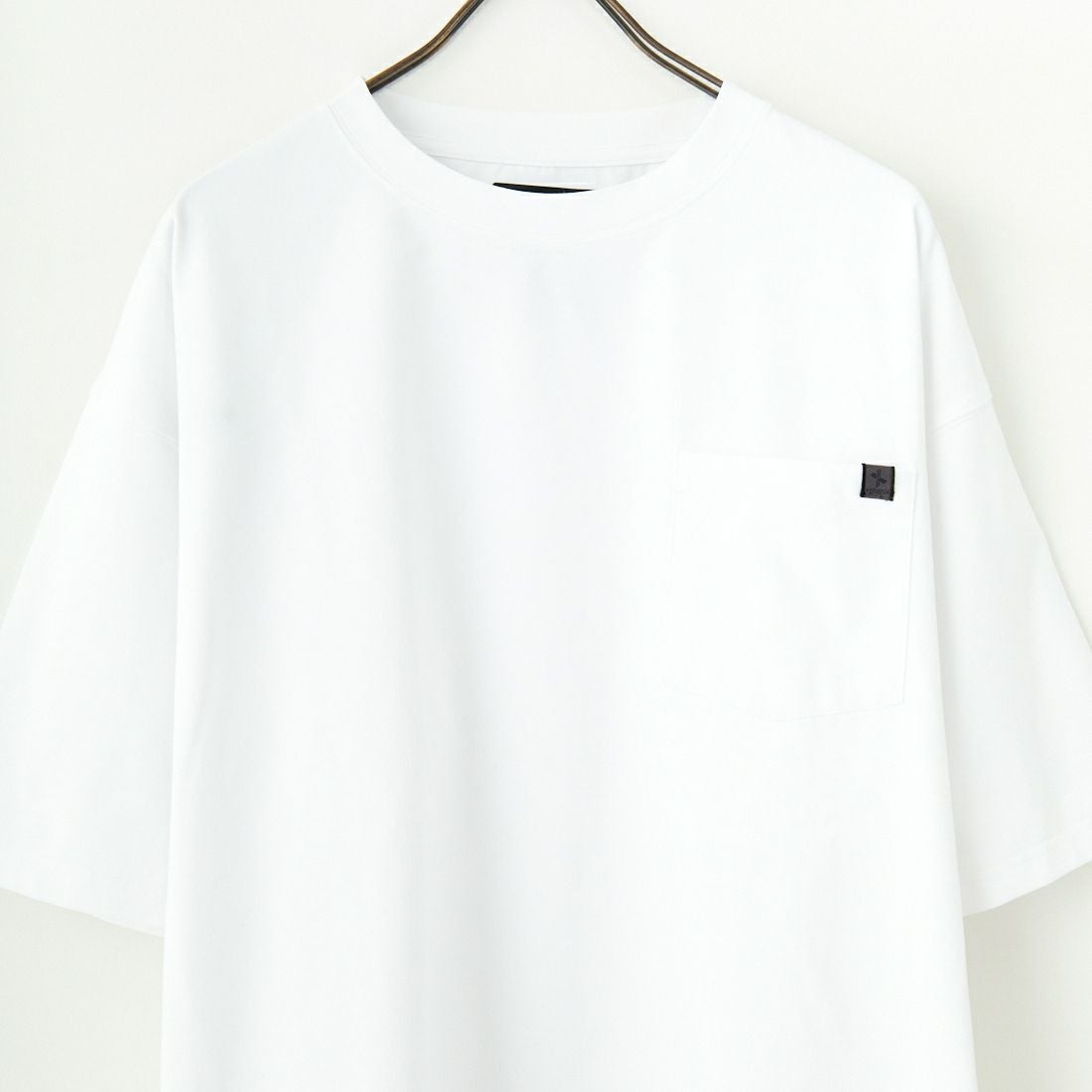 +phenix [プラスフェニックス] 別注 ベンチレーション ワンポイントロゴ ポケットTシャツ [POT-25005IN-JF] WHITE