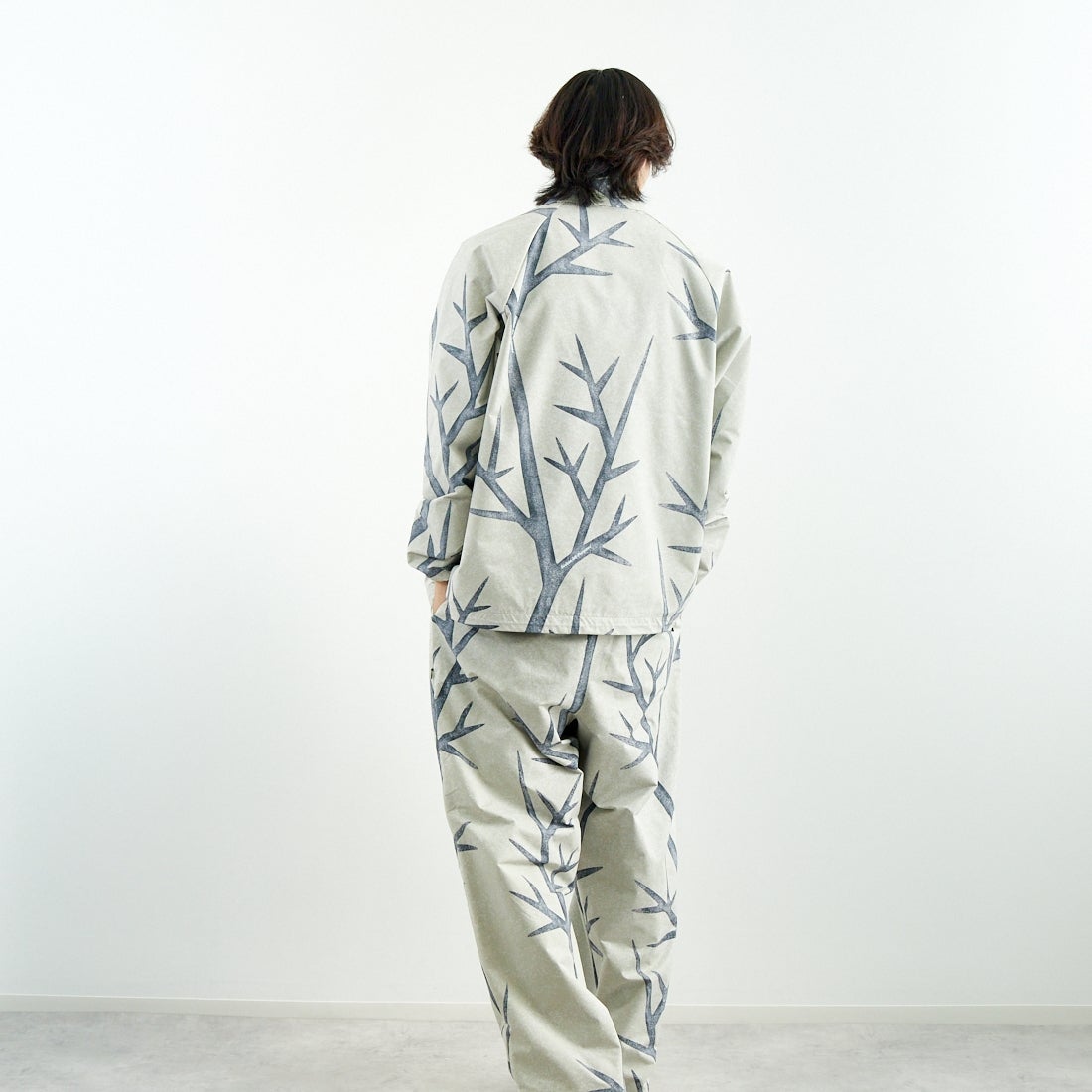 SEDAN ALL-PURPOSE [セダン オールパーパス] カモフラージュ コーチジャケット [SD25S-JK03] SNOW CAMO &&モデル身長：179cm 着用サイズ：L&&