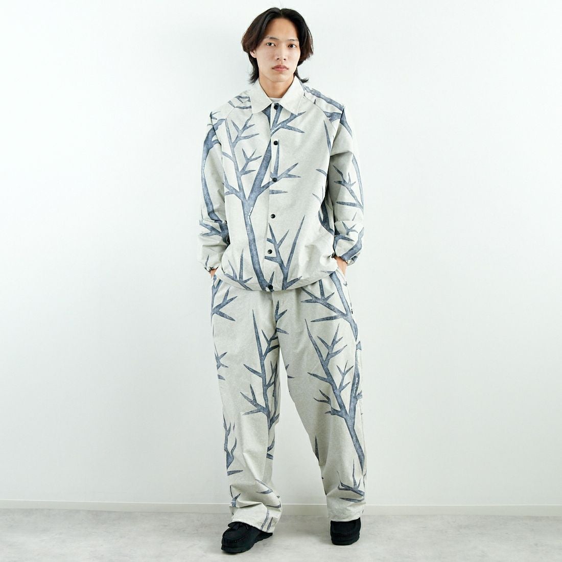 SEDAN ALL-PURPOSE [セダン オールパーパス] カモフラージュ コーチジャケット [SD25S-JK03] SNOW CAMO &&モデル身長：179cm 着用サイズ：L&&