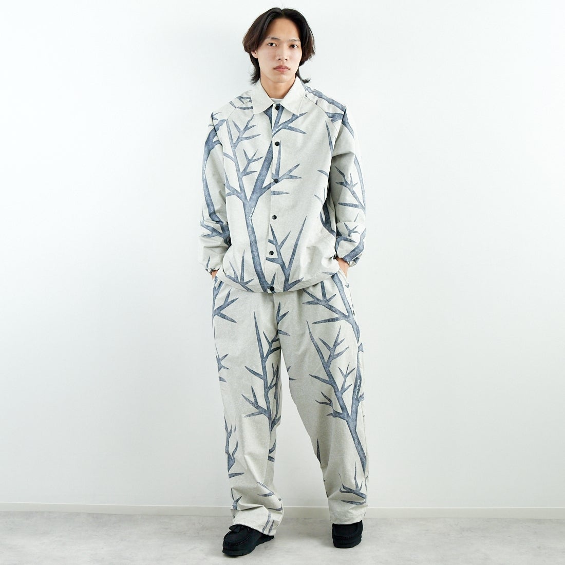 SEDAN ALL-PURPOSE [セダン オールパーパス] カモフラージュ コーチジャケット [SD25S-JK03] SNOW CAMO &&モデル身長：179cm 着用サイズ：L&&