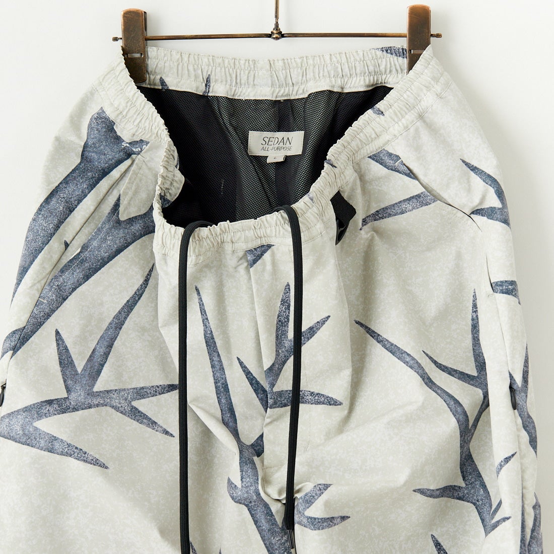 SEDAN ALL-PURPOSE [セダン オールパーパス] カモフラージュ ワイドトラックパンツ [SD25S-PT04] SNOW CAMO