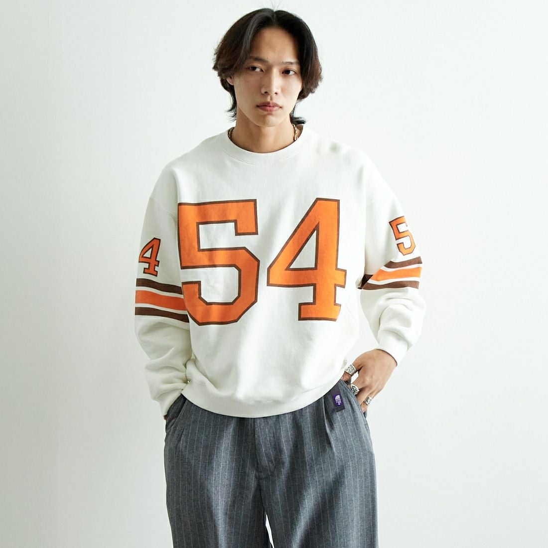 JACKSON MATISSE [ジャクソンマティス] ナンバリングロゴスウェット [JM25SS006] BRN/ORG &&モデル身長：179cm 着用サイズ：M&