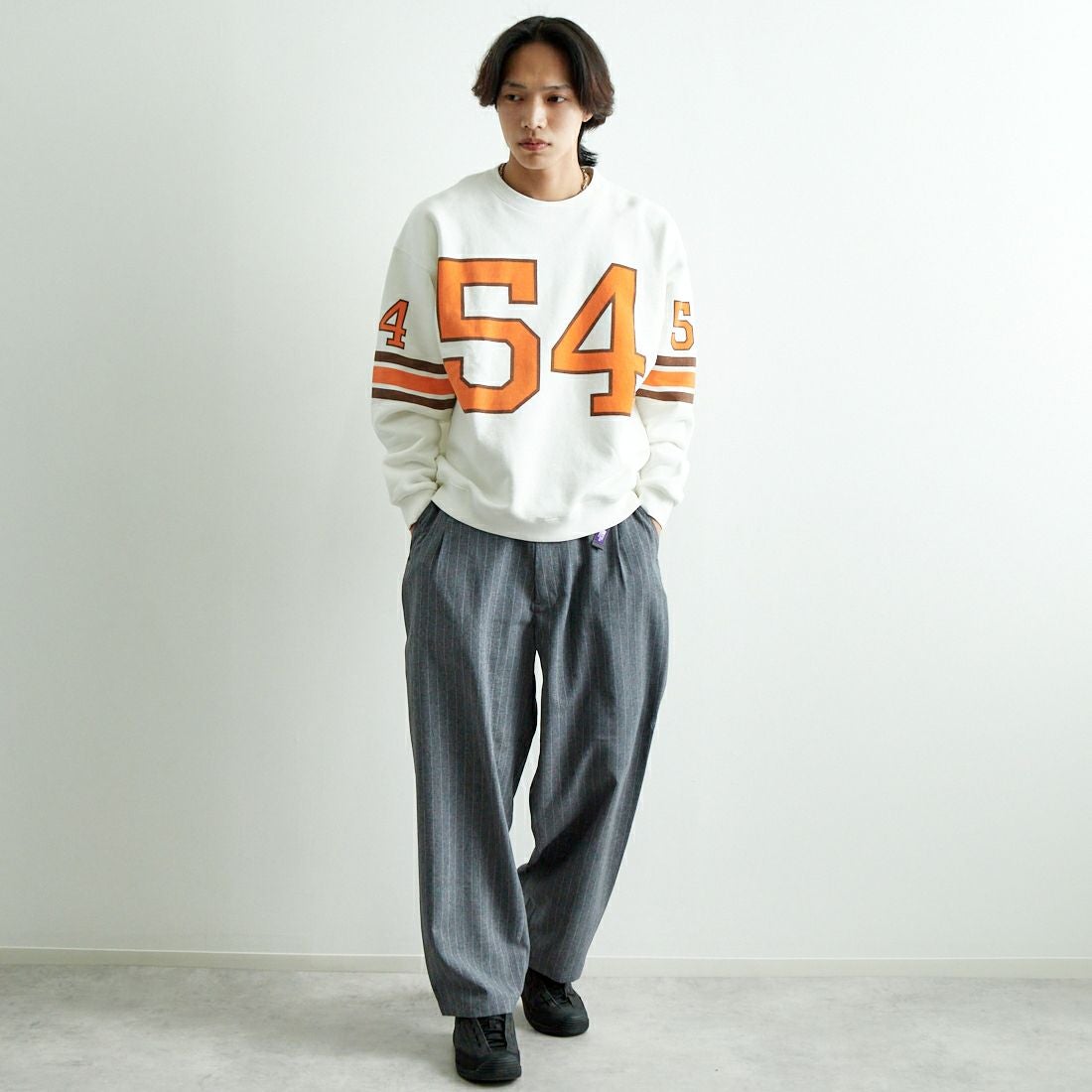 JACKSON MATISSE [ジャクソンマティス] ナンバリングロゴスウェット [JM25SS006] BRN/ORG &&モデル身長：179cm 着用サイズ：M&