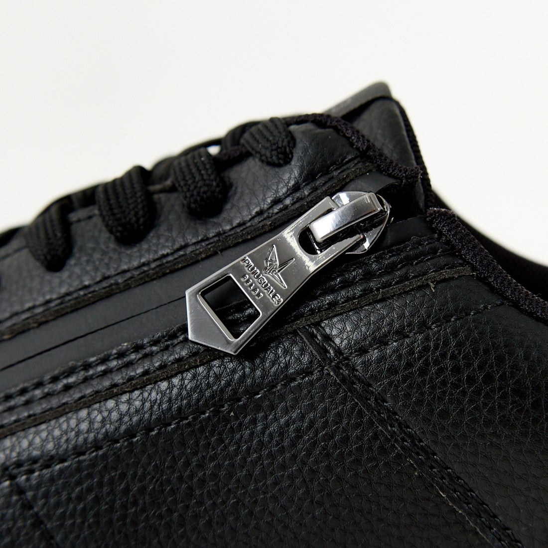 1PIU1UGUALE3 RELAX [ウノ ピゥ ウノ ウグァーレ トレ] ミニロゴロースニーカー [USX-25011] SN90 BLACK