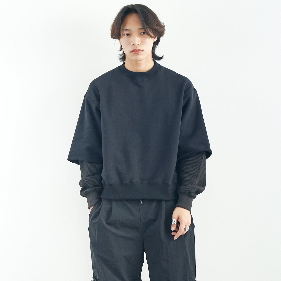 Name. [ネーム] レイヤードスリーブ スウェットシャツ [NMCU-043] BLACK &&モデル身長：179cm 着用サイズ：1&&