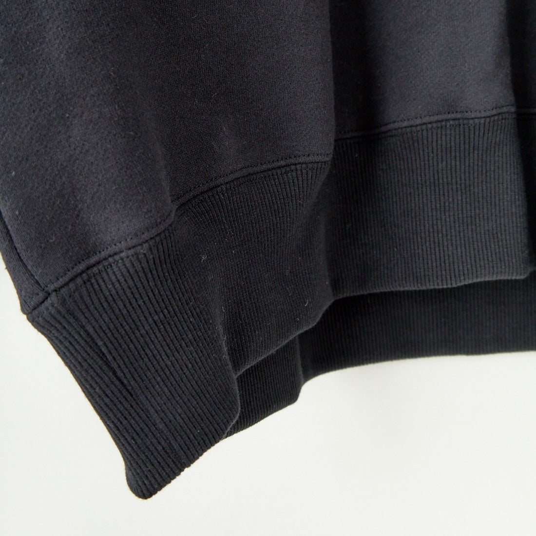 Name. [ネーム] レイヤードスリーブ スウェットシャツ [NMCU-043] BLACK