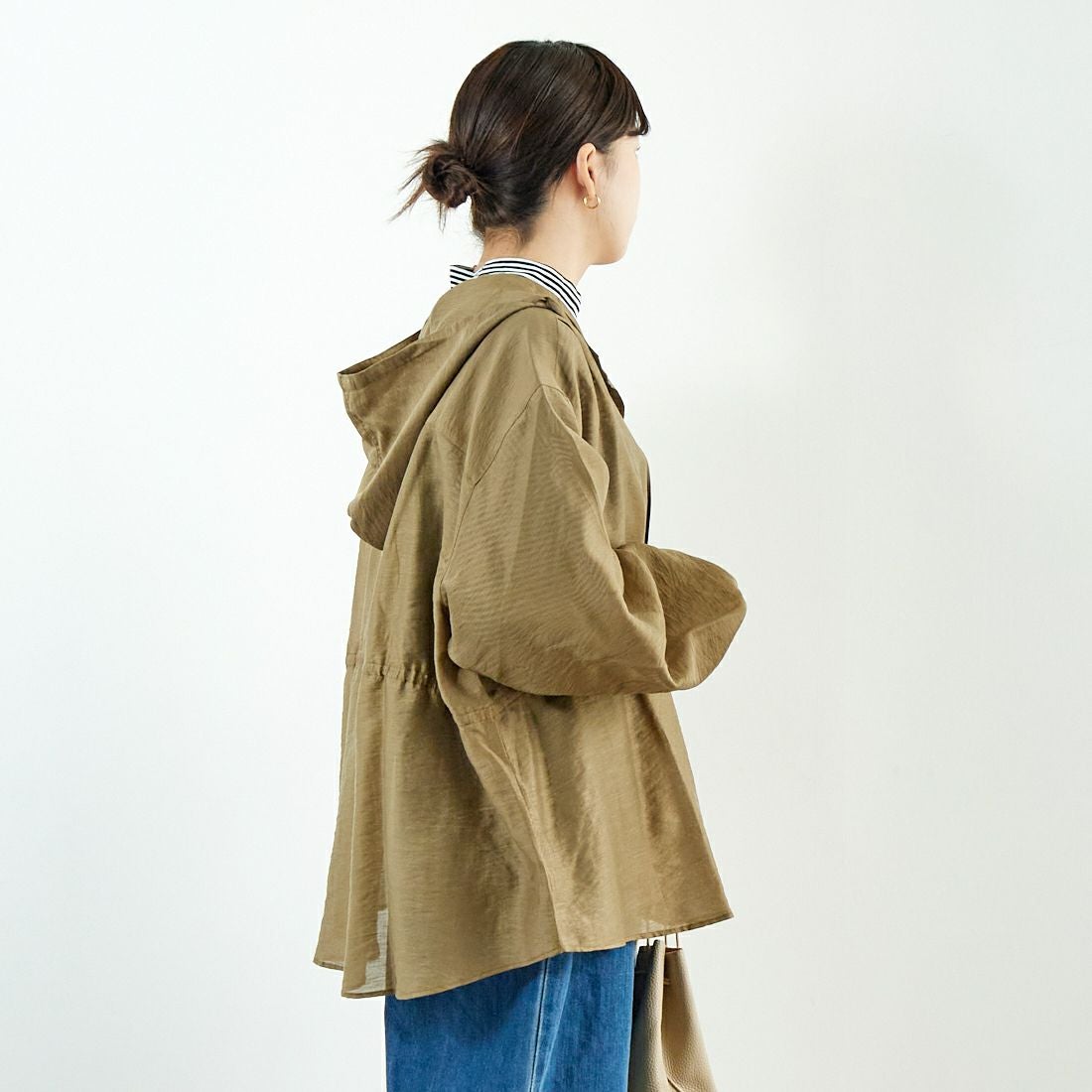 KHA:KI [カーキ] フーデッドシアーシャツ [MIL25HBL3143] KHAKI &&モデル身長：167cm 着用サイズ：1&&