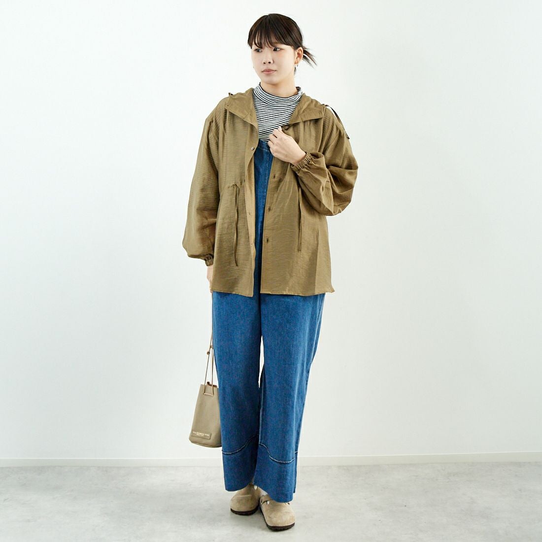 KHA:KI [カーキ] フーデッドシアーシャツ [MIL25HBL3143] KHAKI &&モデル身長：167cm 着用サイズ：1&&