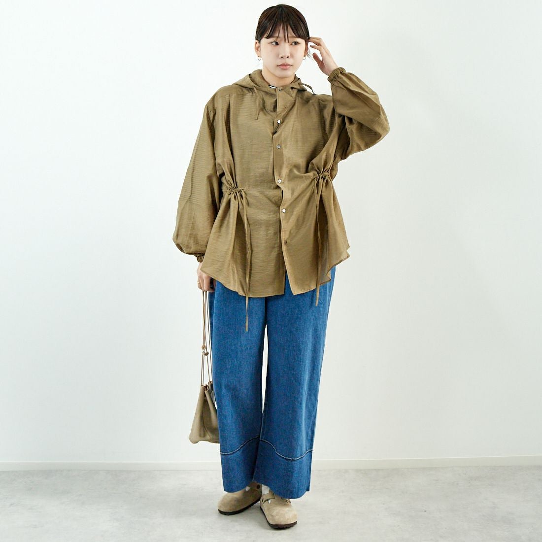 KHA:KI [カーキ] フーデッドシアーシャツ [MIL25HBL3143] KHAKI &&モデル身長：167cm 着用サイズ：1&&