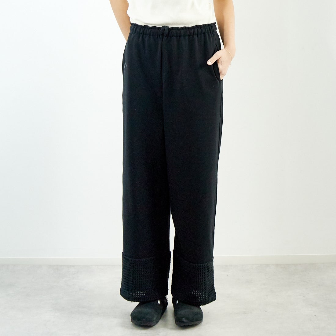 me. [ミードット] イージーパンツ [ME-23408-WA] 298 N.BLAC &&モデル身長：167cm 着用サイズ：F&&