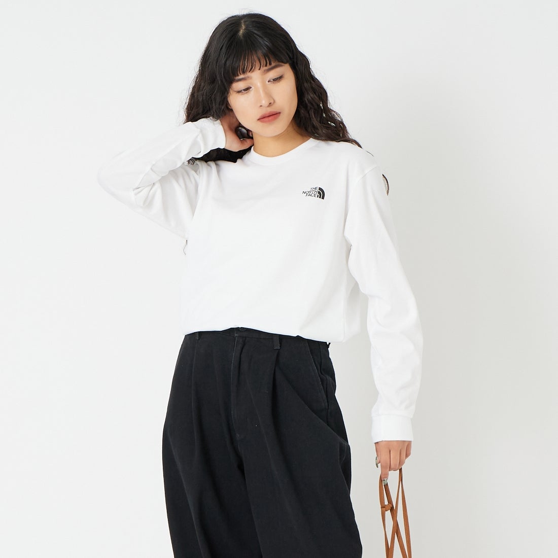 THE NORTH FACE [ザ ノースフェイス] ロングスリーブバックスクエアロゴTシャツ [NT32442] WK &&モデル身長：162cm 着用サイズ：S&&