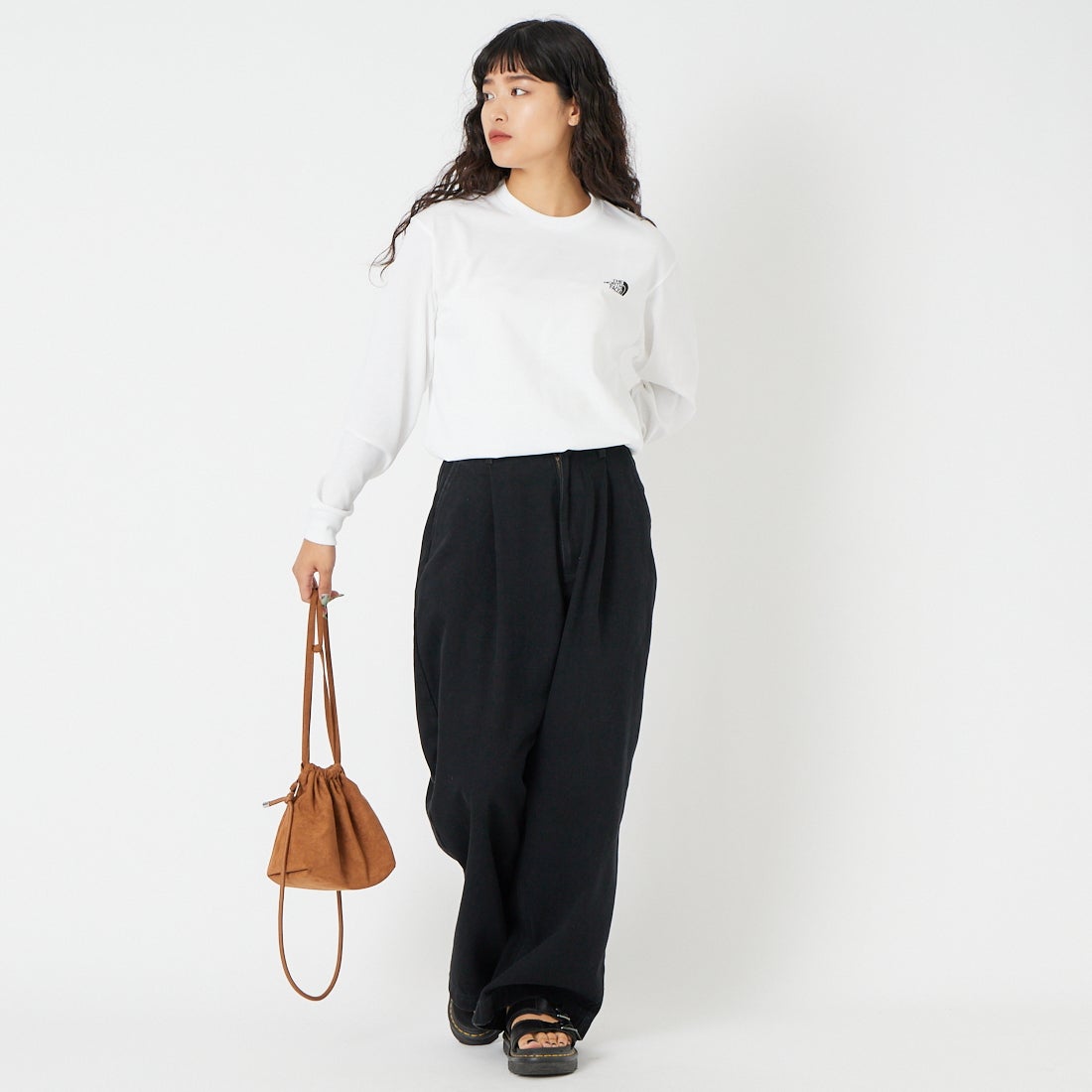 THE NORTH FACE [ザ ノースフェイス] ロングスリーブバックスクエアロゴTシャツ [NT32442] WK &&モデル身長：162cm 着用サイズ：S&&