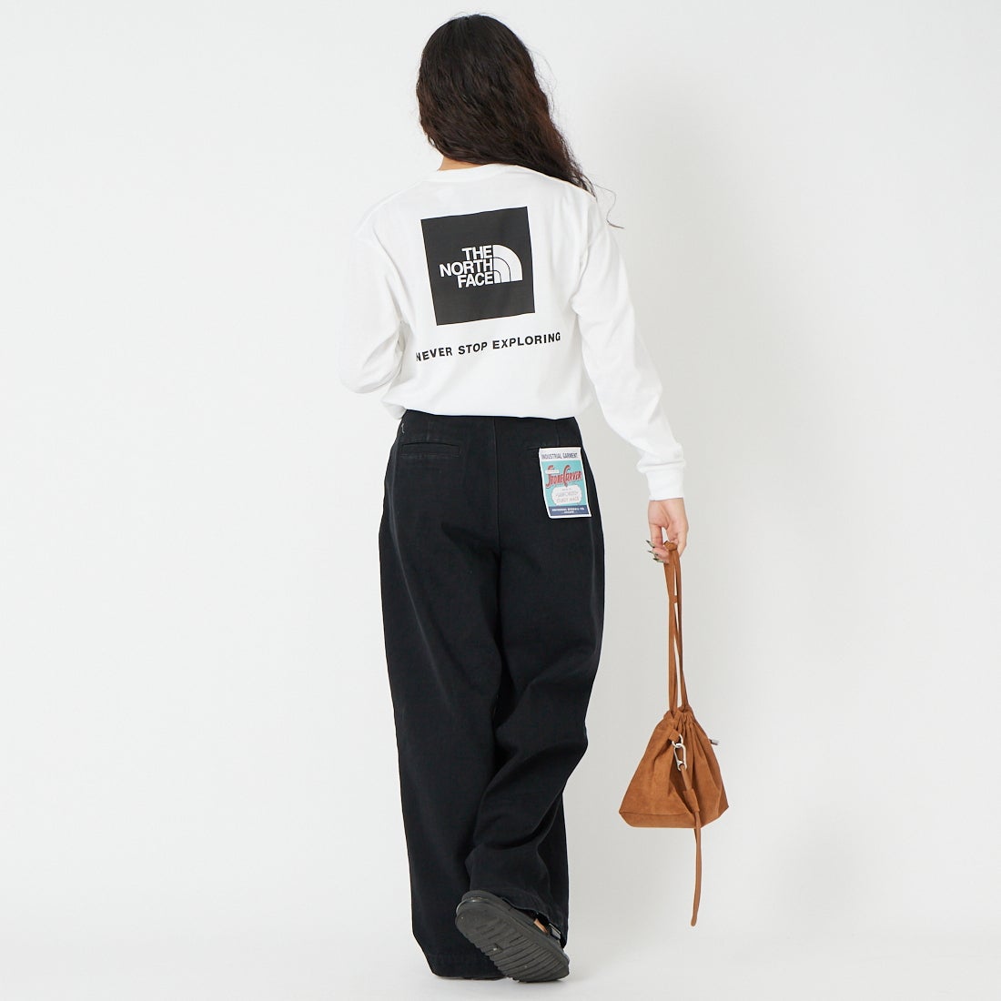 THE NORTH FACE [ザ ノースフェイス] ロングスリーブバックスクエアロゴTシャツ [NT32442] WK &&モデル身長：162cm 着用サイズ：S&&