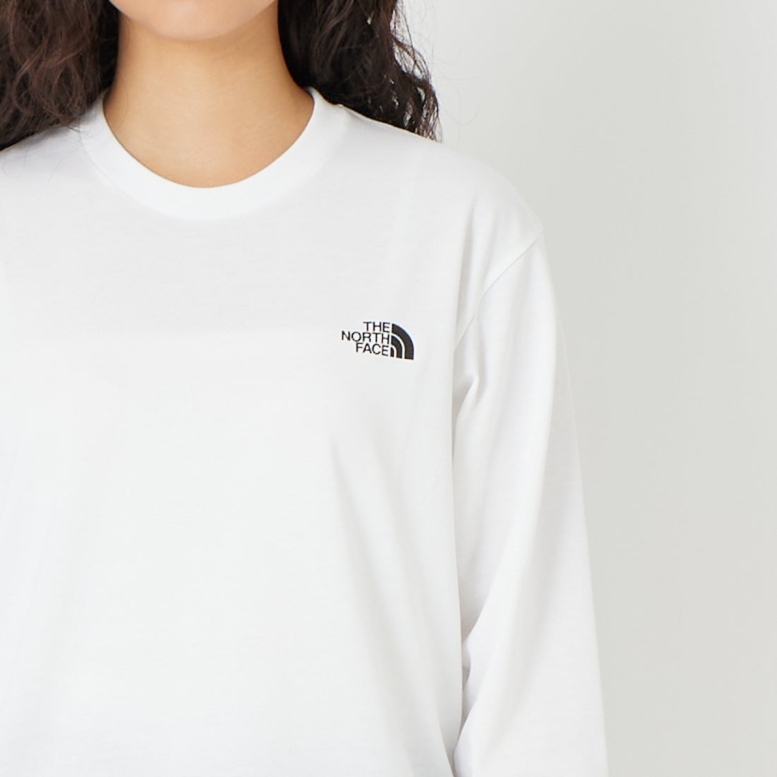 THE NORTH FACE [ザ ノースフェイス] ロングスリーブバックスクエアロゴTシャツ [NT32442] WK &&モデル身長：162cm 着用サイズ：S&&