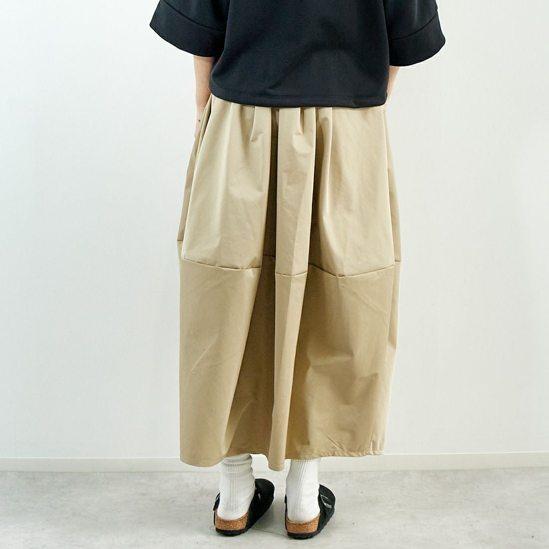 Kelen [ケレン] タックデザイン バルーンスカート [LKL25HSK2037] BEIGE &&モデル身長：167cm 着用サイズ：F&&