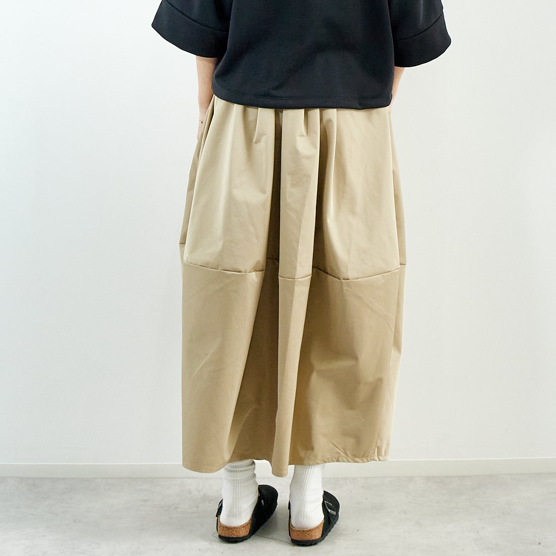 Kelen [ケレン] タックデザイン バルーンスカート [LKL25HSK2037] BEIGE &&モデル身長：167cm 着用サイズ：F&&