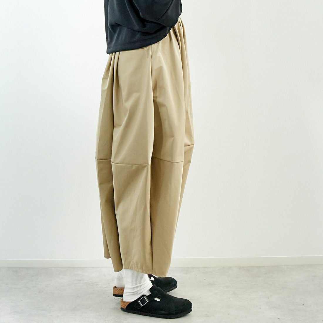 Kelen [ケレン] タックデザイン バルーンスカート [LKL25HSK2037] BEIGE &&モデル身長：167cm 着用サイズ：F&&