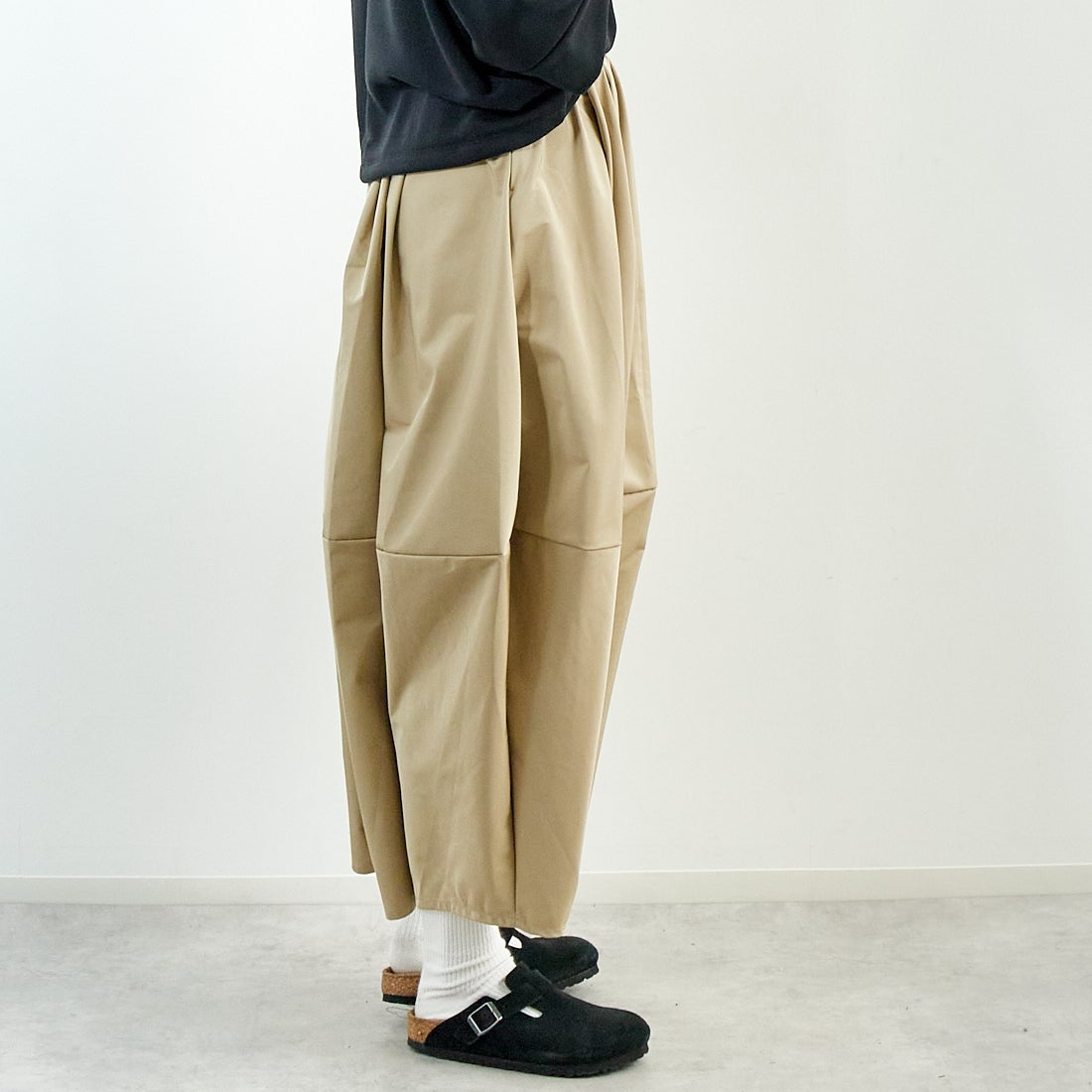 Kelen [ケレン] タックデザイン バルーンスカート [LKL25HSK2037] BEIGE &&モデル身長：167cm 着用サイズ：F&&