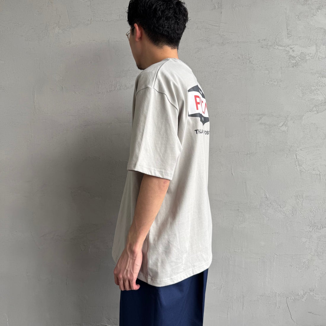 RVCA [ルーカ] ILL HEXロゴショートスリーブTシャツ [BF041-252] MGE &&モデル身長：168cm 着用サイズ：M&&