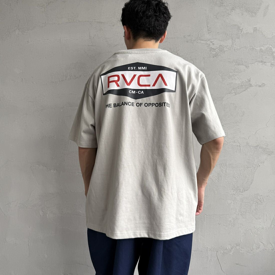 RVCA [ルーカ] ILL HEXロゴショートスリーブTシャツ [BF041-252] MGE &&モデル身長：168cm 着用サイズ：M&&