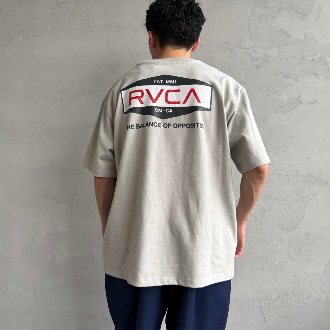 RVCA [ルーカ] ILL HEXロゴショートスリーブTシャツ [BF041-252] MGE &&モデル身長：168cm 着用サイズ：M&&