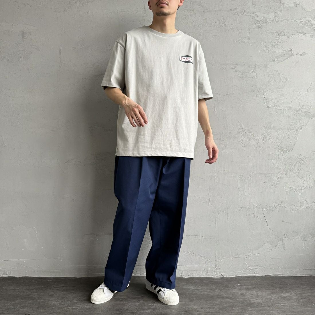 RVCA [ルーカ] ILL HEXロゴショートスリーブTシャツ [BF041-252] MGE &&モデル身長：168cm 着用サイズ：M&&
