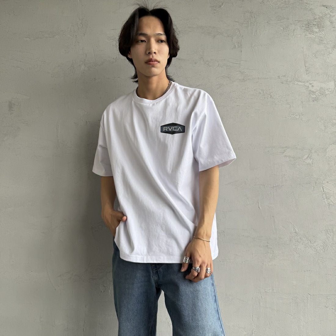 RVCA [ルーカ] ILL HEXロゴショートスリーブTシャツ [BF041-252] WHT &&モデル身長：179cm 着用サイズ：M&&