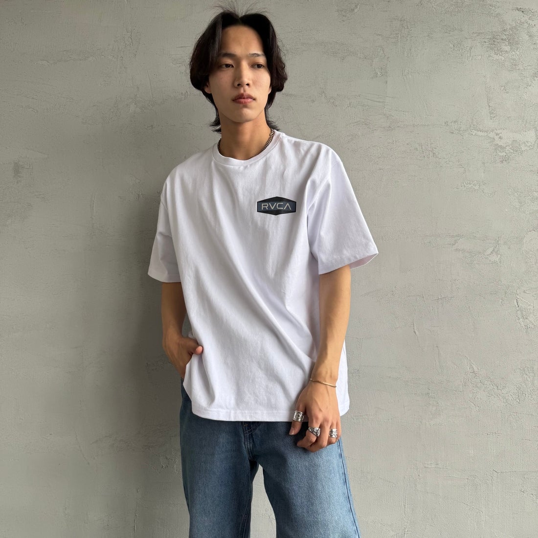 RVCA [ルーカ] ILL HEXロゴショートスリーブTシャツ [BF041-252] WHT &&モデル身長：179cm 着用サイズ：M&&