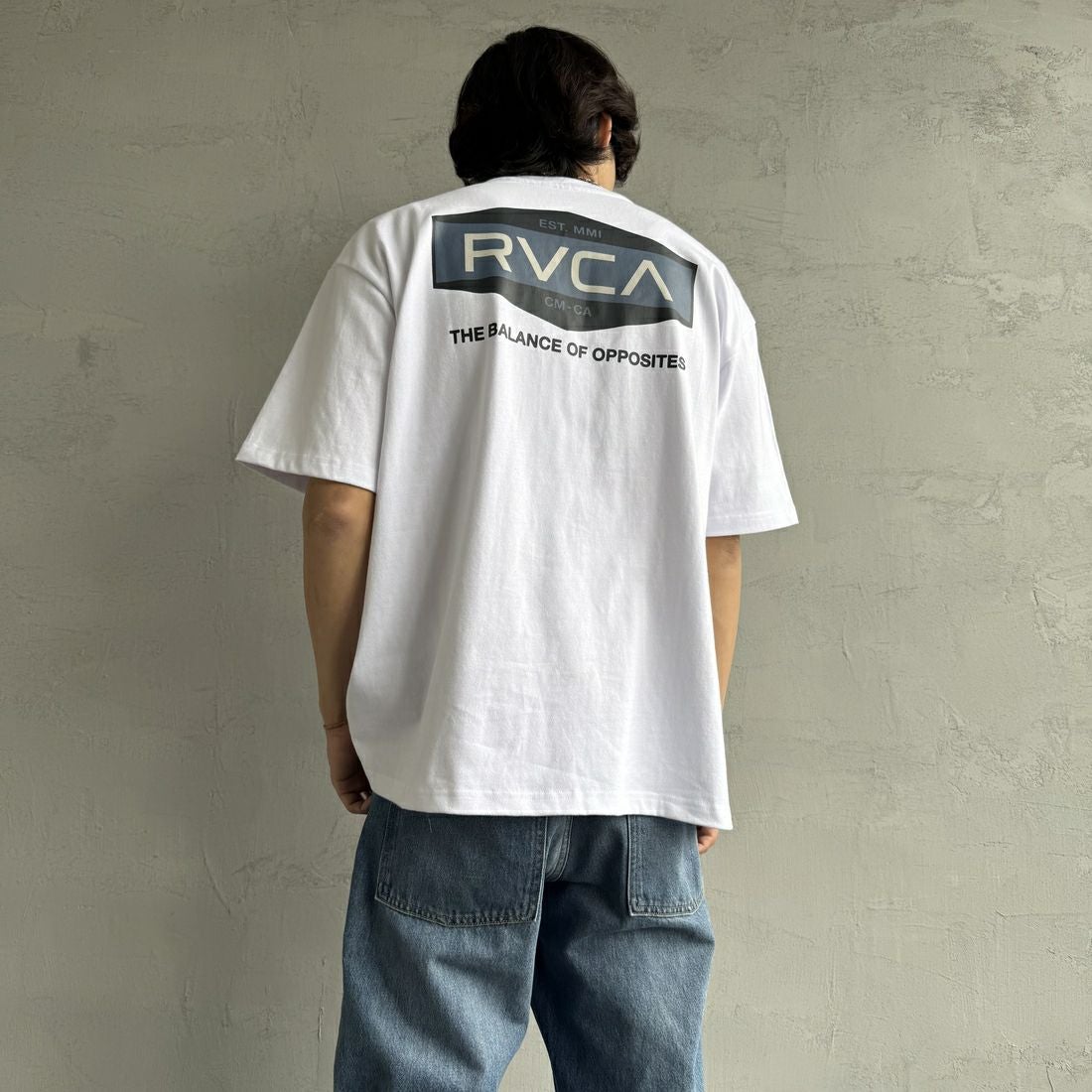 RVCA [ルーカ] ILL HEXロゴショートスリーブTシャツ [BF041-252] WHT &&モデル身長：179cm 着用サイズ：M&&