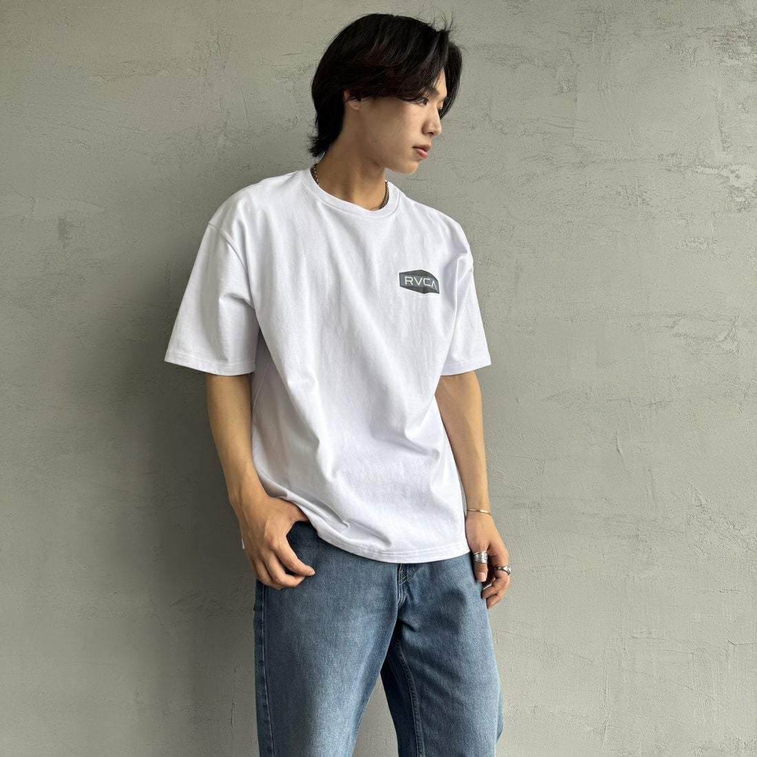 RVCA [ルーカ] ILL HEXロゴショートスリーブTシャツ [BF041-252] WHT &&モデル身長：179cm 着用サイズ：M&&