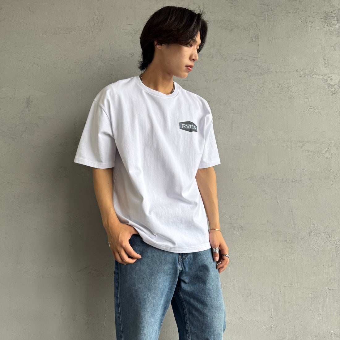RVCA [ルーカ] ILL HEXロゴショートスリーブTシャツ [BF041-252] WHT &&モデル身長：179cm 着用サイズ：M&&