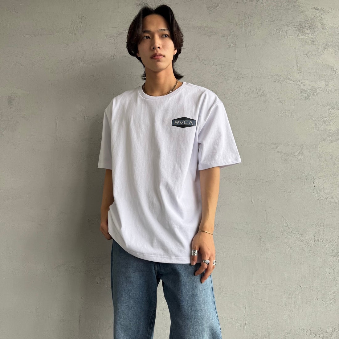 RVCA [ルーカ] ILL HEXロゴショートスリーブTシャツ [BF041-252] WHT &&モデル身長：179cm 着用サイズ：L&&