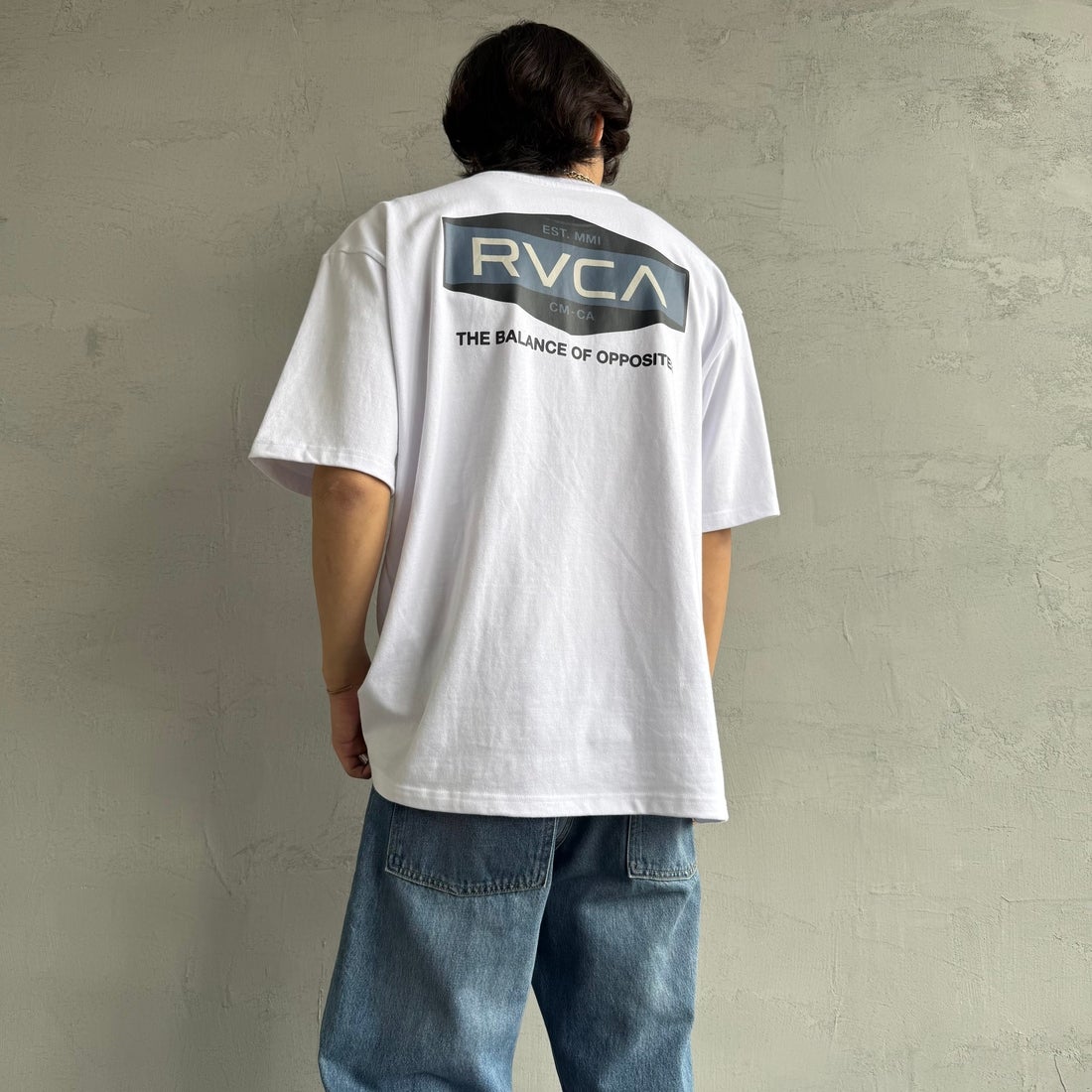 RVCA [ルーカ] ILL HEXロゴショートスリーブTシャツ [BF041-252] WHT &&モデル身長：179cm 着用サイズ：L&&